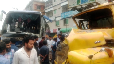 টাঙ্গাইলে বাস-ট্রাক মুখোমুখি সংঘর্ষ, নিহত ২